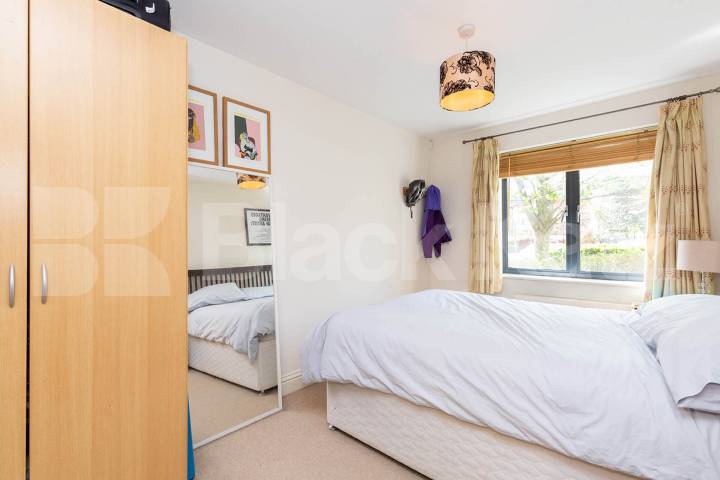 3 bed 2 bathroom property located within a gated developement in Holloway Tollington Way, Holloway